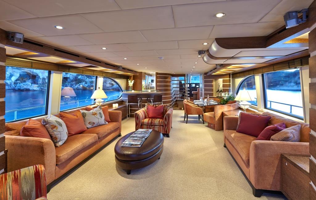 Yacht INFINITY, a Moonen 94 Alu superyacht CHARTERWORLD Luxury